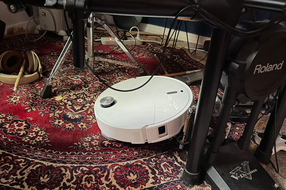 Qrevo Edge 2 Pro stuck on a drum pedal Qrevo Edge 2 Pro stuck on a drum pedal