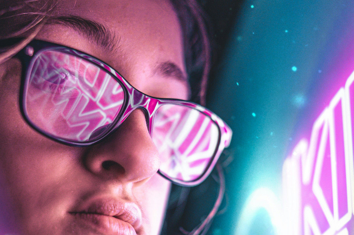Samsung’s smart glasses look to match the Meta Ray-Bans