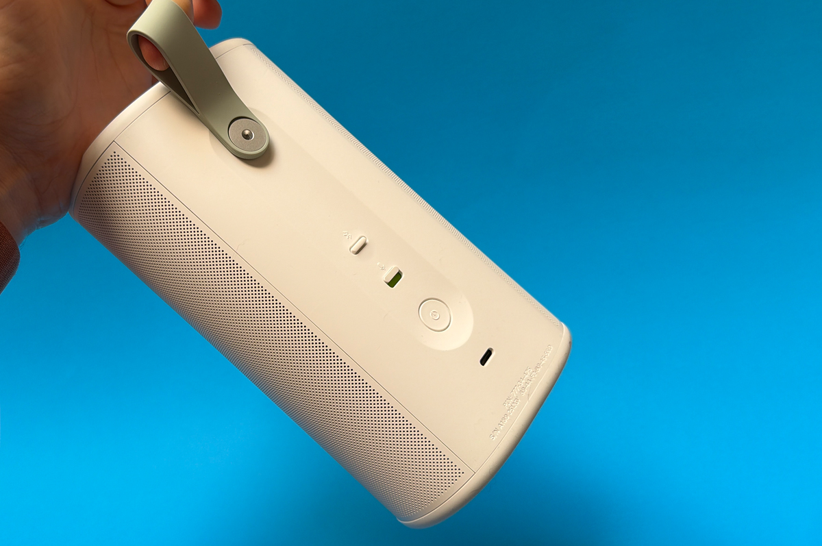Sonos Play in hand Sonos Play in hand