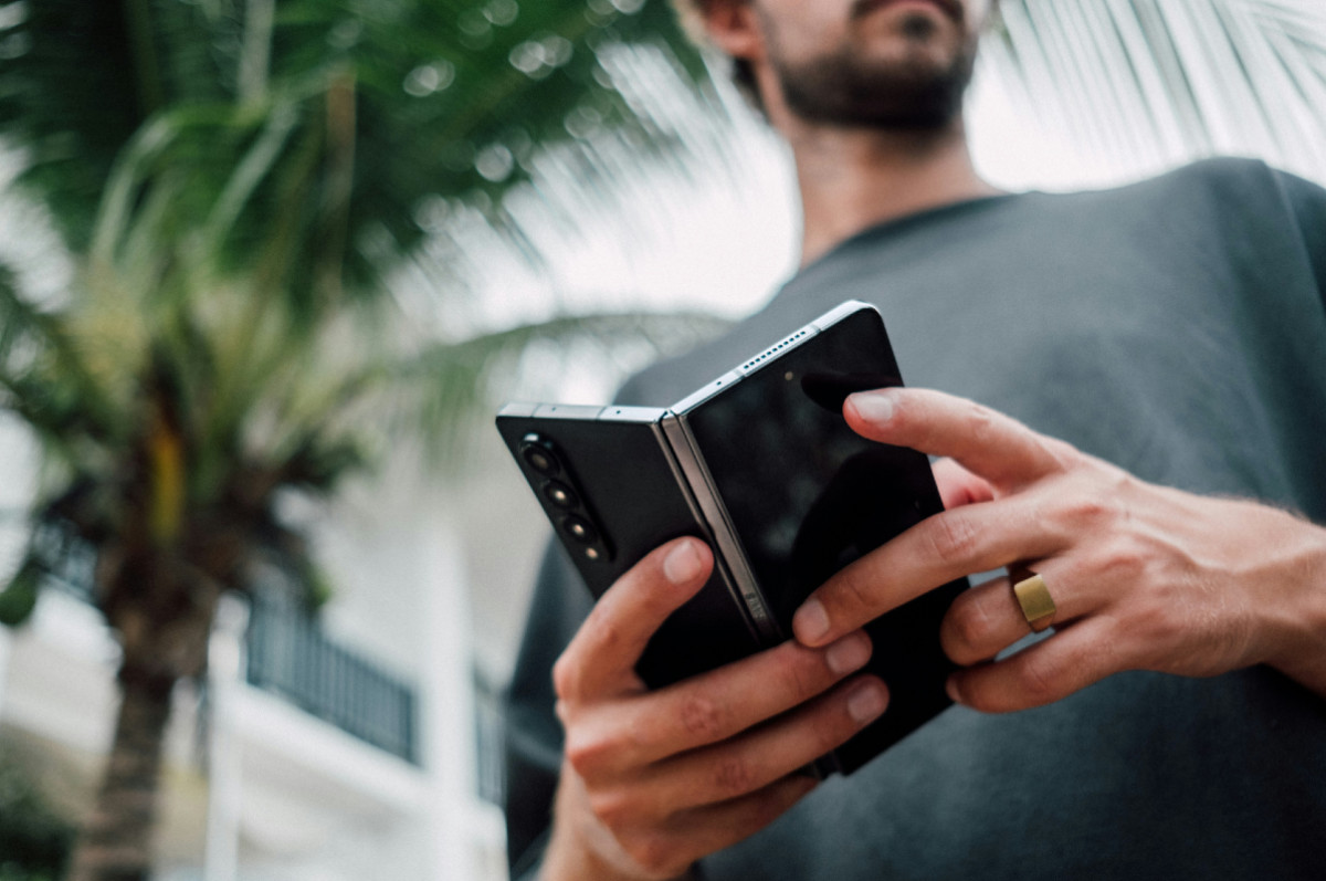 You shouldn't buy a refurbished foldable