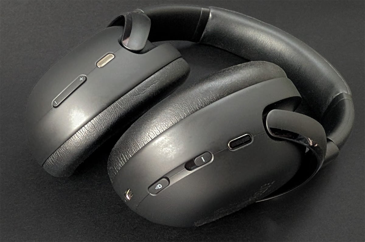 JBL Tour One M3 playback buttons JBL Tour One M3 playback buttons