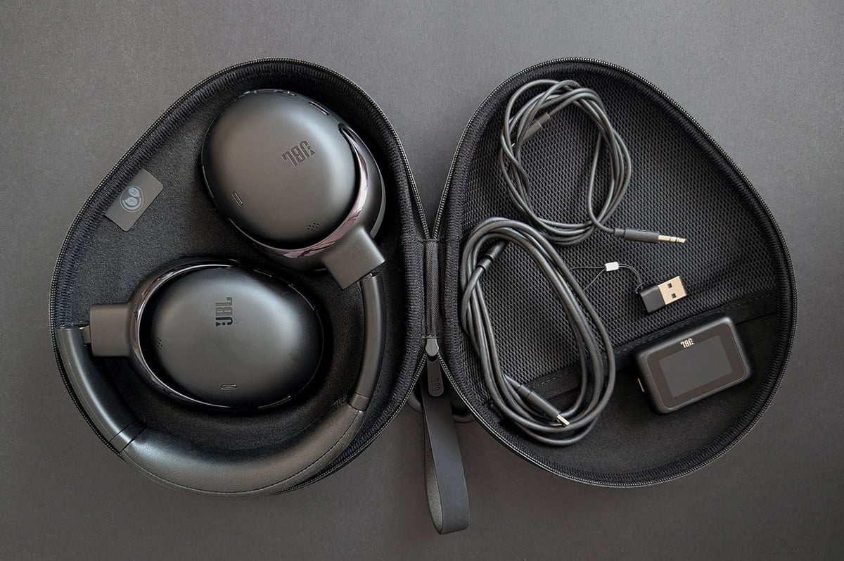 JBL Tour One M3 with carry case, Smart TX, and included cables JBL Tour One M3 with carry case, Smart TX, and included cables