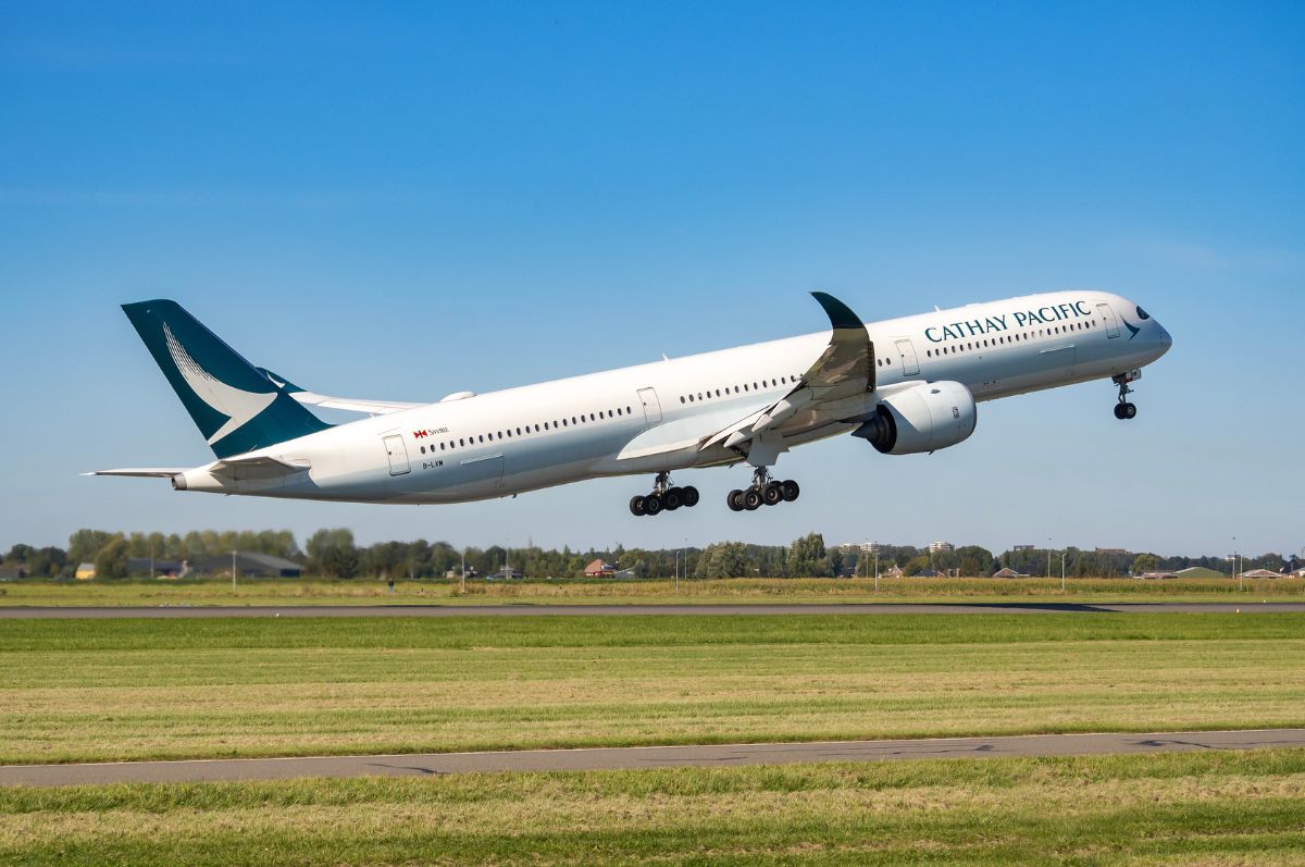 In-flight roaming: Which telcos offer connection in the air