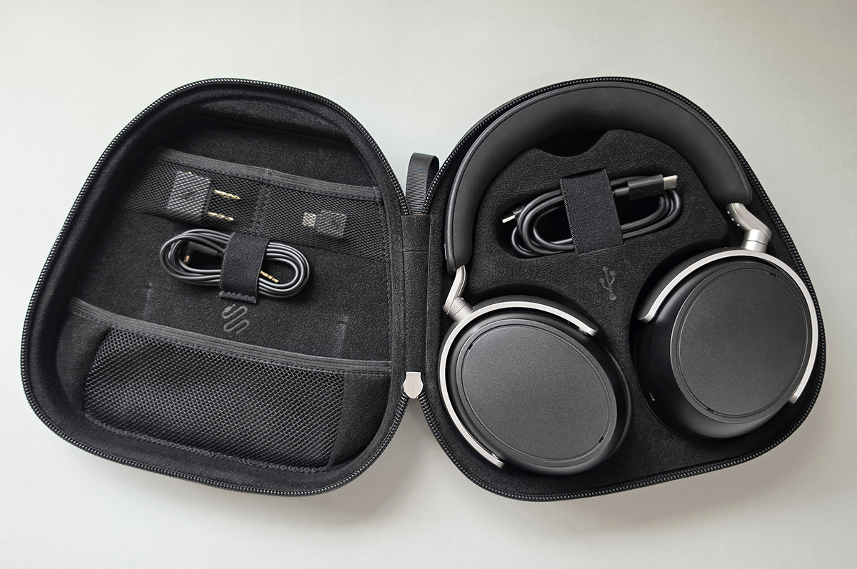 Sennheiser HDB 630 in carry case with all cables Sennheiser HDB 630 in carry case with all cables