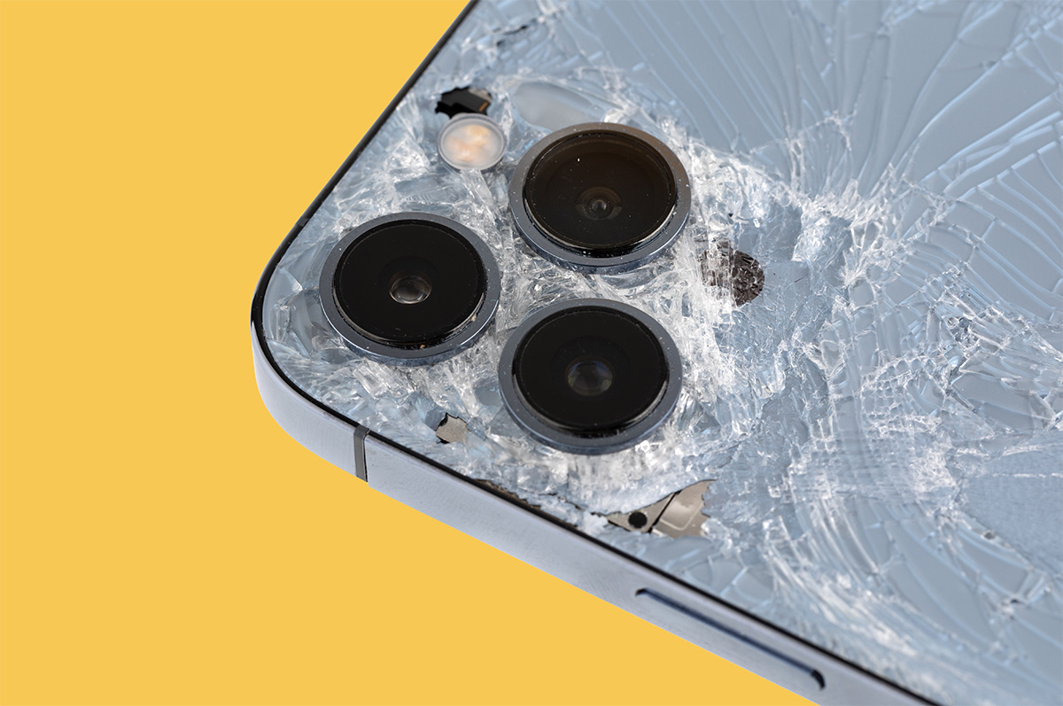 It’s official: Rear glass panels on phones are a terrible idea