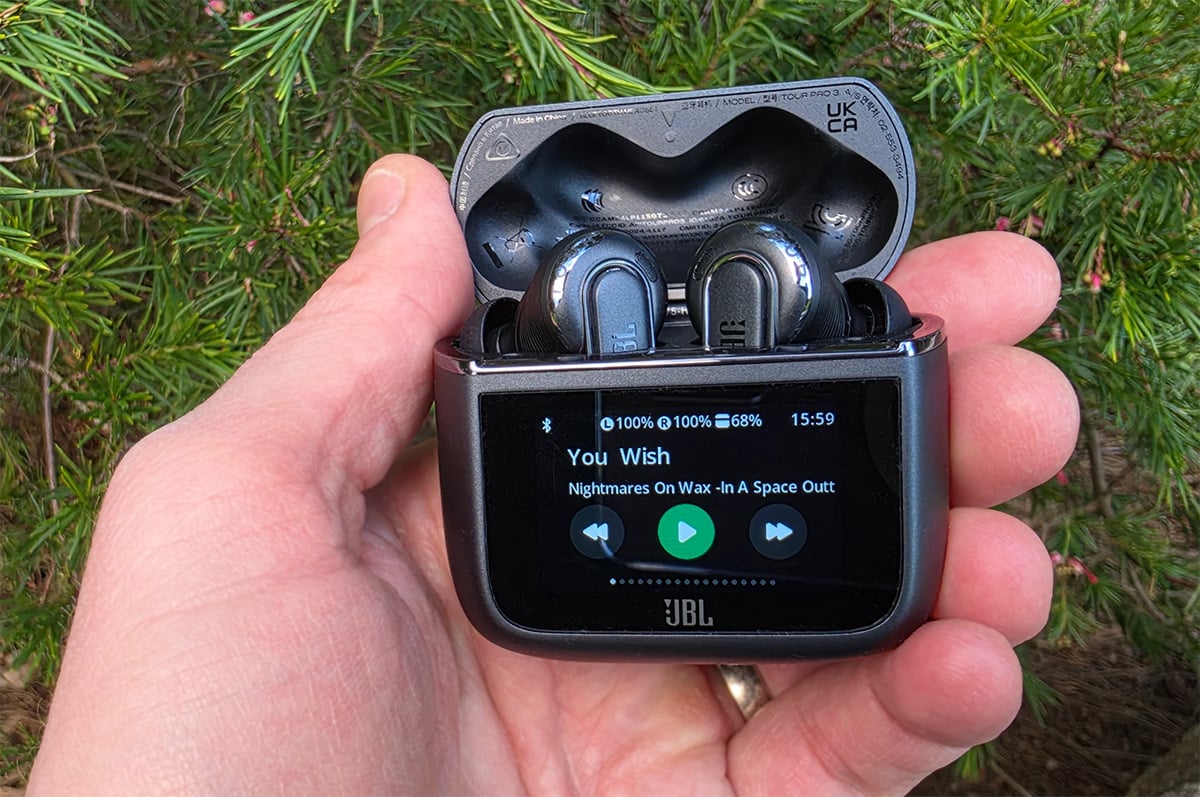 JBL Tour Pro 3 earbuds playback JBL Tour Pro 3 earbuds playback
