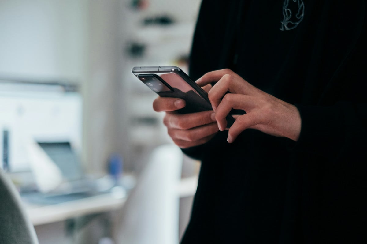 Average phone price rise set to rise to $1,253