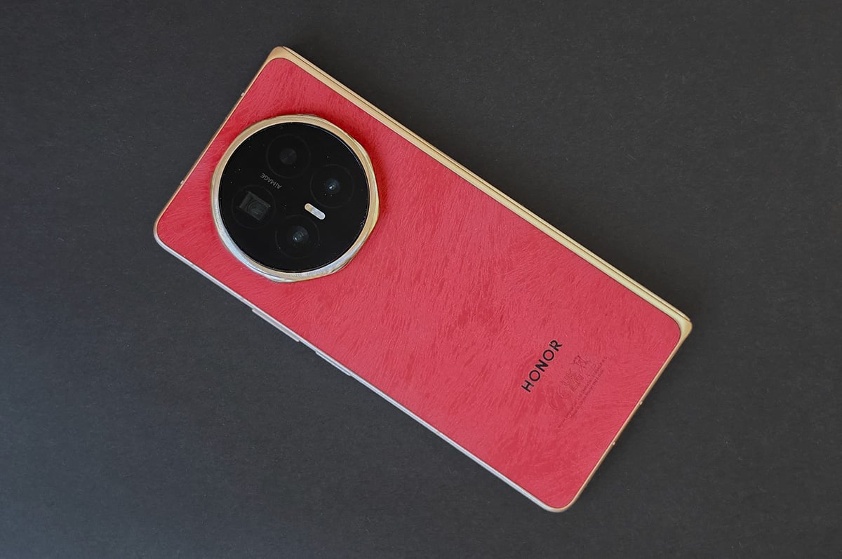 Red Honor Magic V6