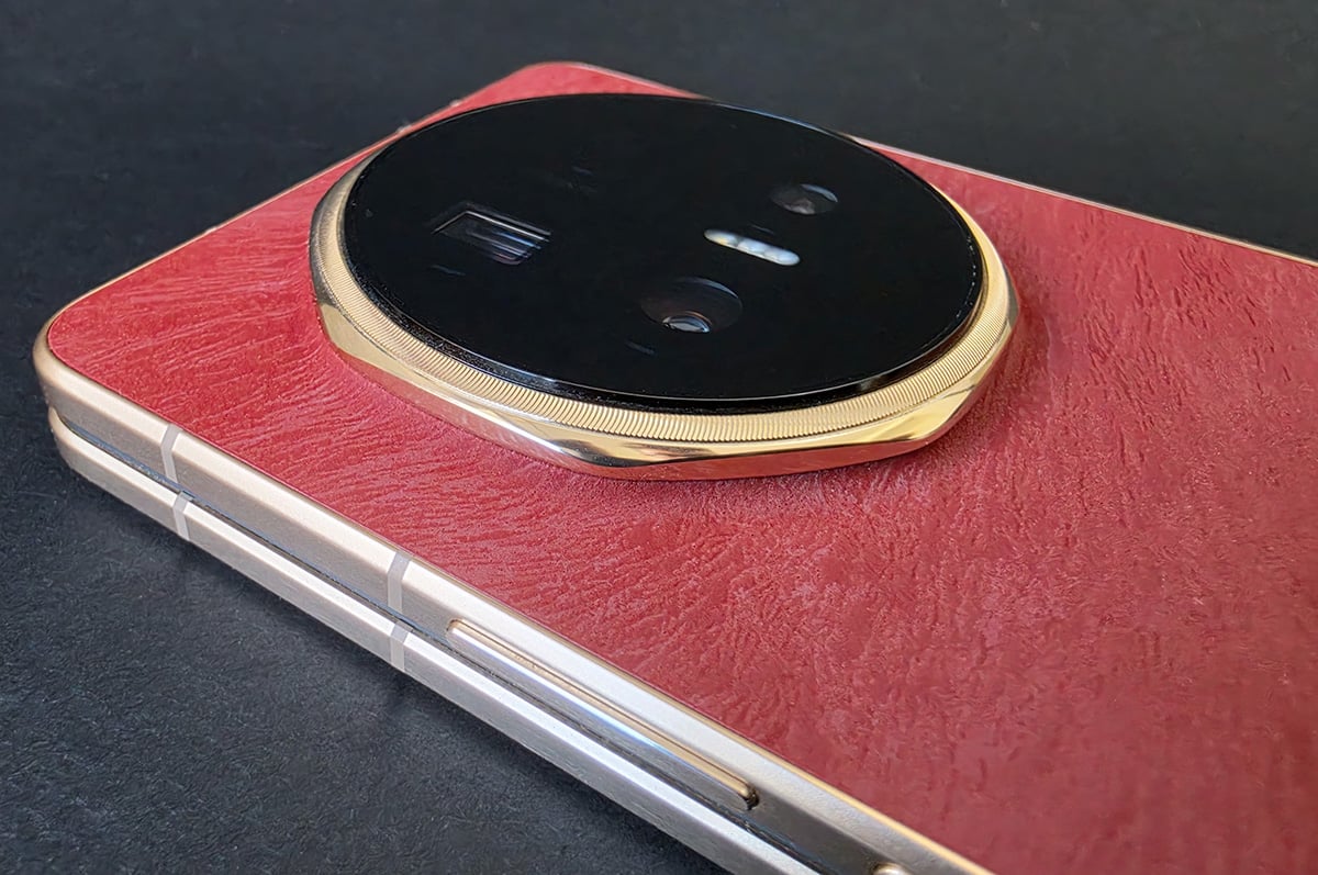 Honor Magic V6 camera bump