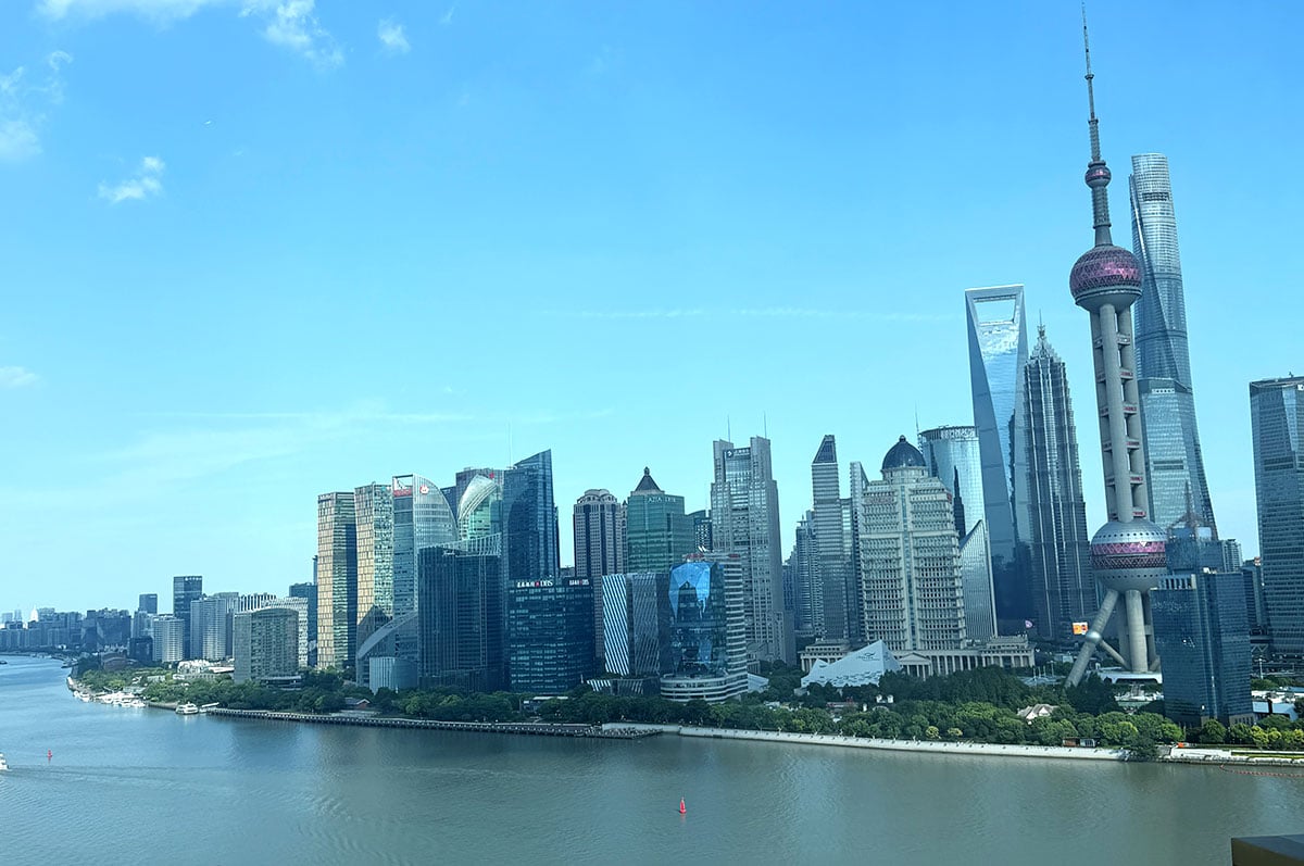 Airalo vs. Holafly in China: eSIMs to conquer the Great Firewall