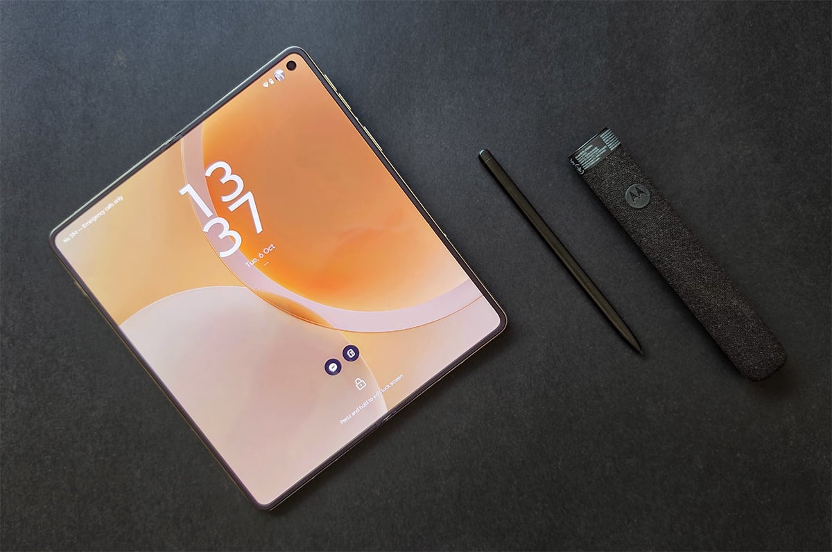 The Pen Ultra and charging case