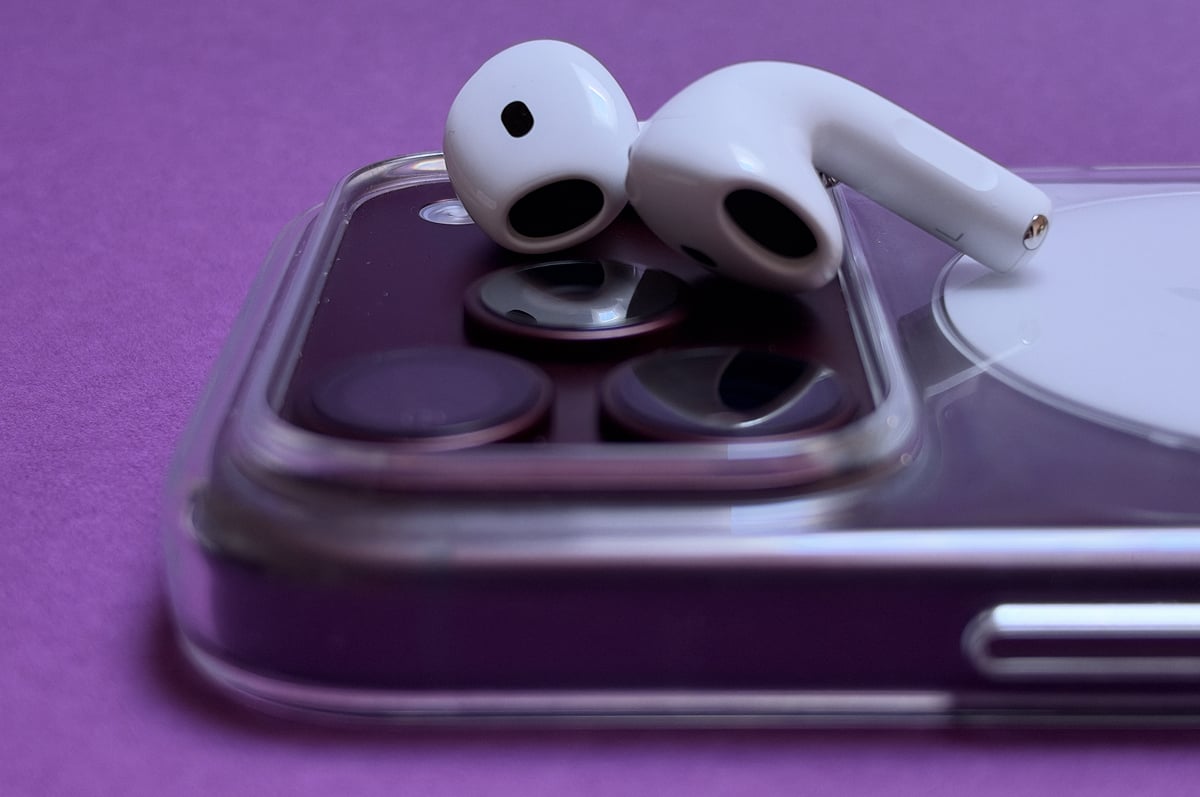 AirPods 5 on an iPhone 18 Pro AirPods 5 on an iPhone 18 Pro
